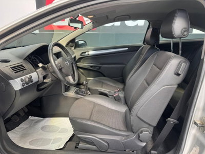 Opel Astra GTC 1.9 CDTI 120CV 3 porte aut. Cosmo (12)