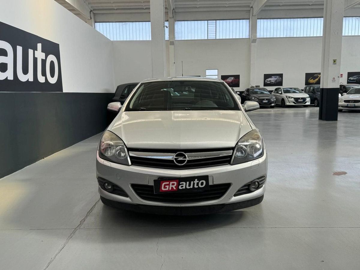 Opel Astra GTC 1.9 CDTI 120CV 3 porte aut. Cosmo (3)