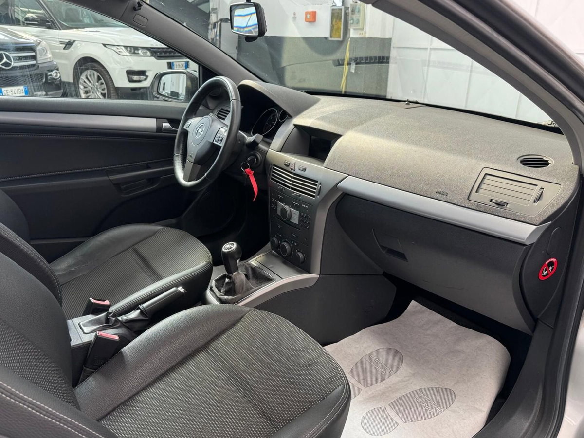 Opel Astra GTC 1.9 CDTI 120CV 3 porte aut. Cosmo (6)