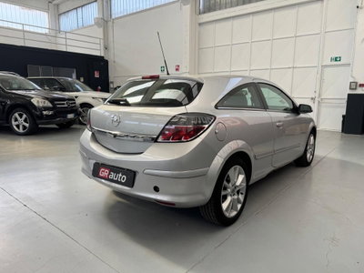 Opel Astra GTC 1.9 CDTI 120CV 3 porte aut. Cosmo (8)