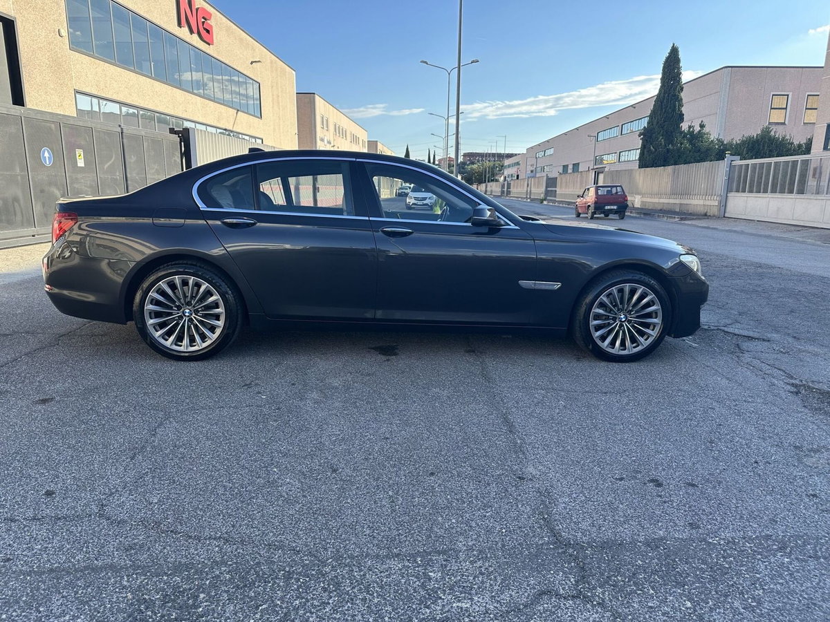 BMW Serie 7 730d Eccelsa (7)