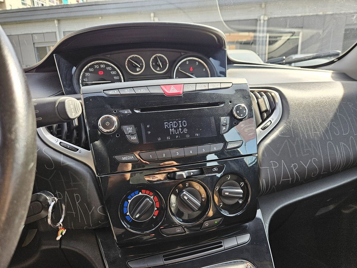 Lancia Ypsilon 1.3 MJT 16V 95 CV 5 porte S&S Elefantino (15)