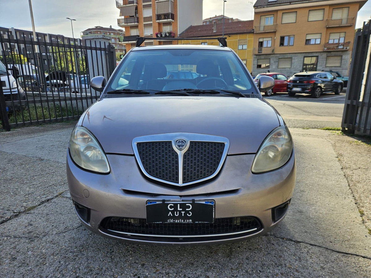 Lancia Ypsilon 1.4 Argento Ecochic GPL (2)