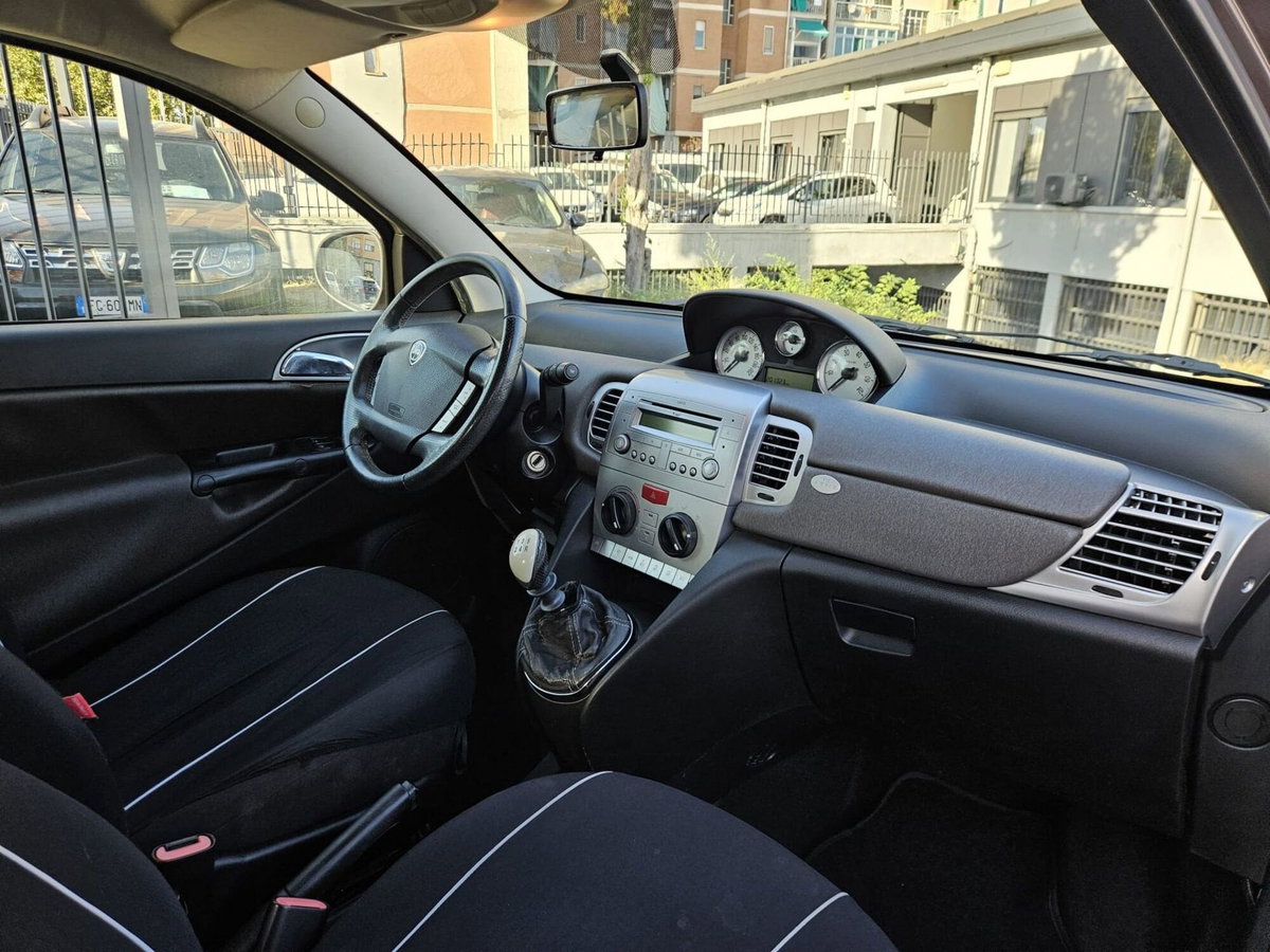 Lancia Ypsilon 1.4 Argento Ecochic GPL (8)