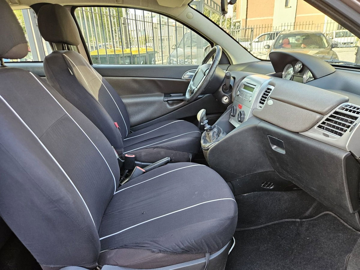 Lancia Ypsilon 1.4 Argento Ecochic GPL (9)