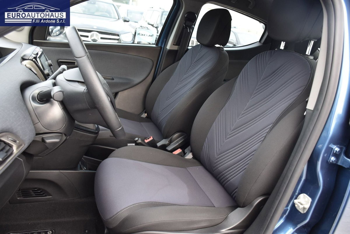 Lancia Ypsilon 1.0 FireFly 5 porte S&S Hybrid Gold Plus (8)