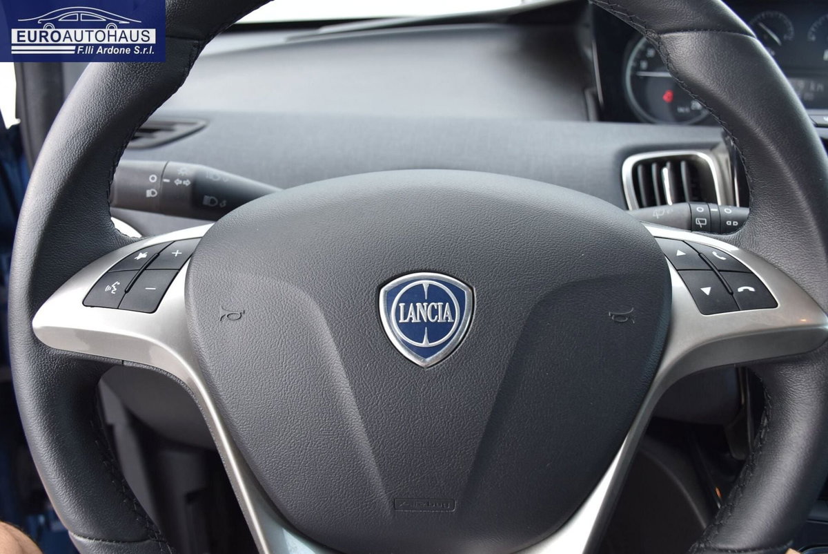 Lancia Ypsilon 1.0 FireFly 5 porte S&S Hybrid Gold Plus (9)