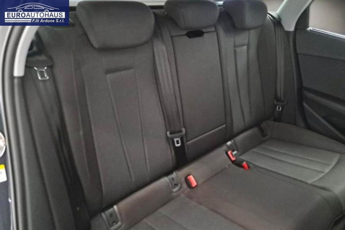 Audi A4 Avant 35 TDI/163 CV S tronic Business Advanced (5)