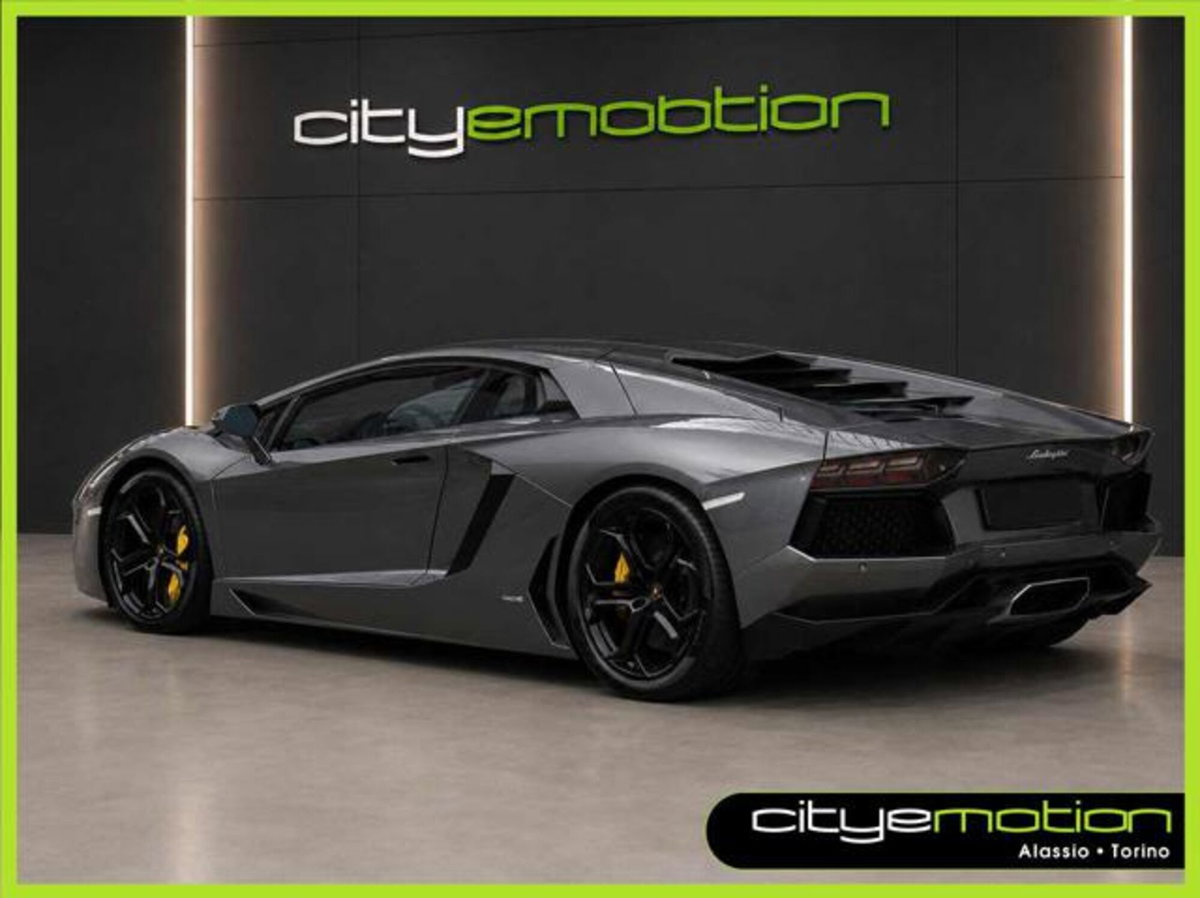 Lamborghini Aventador Coupé 6.5 V12 LP700-4 (2)