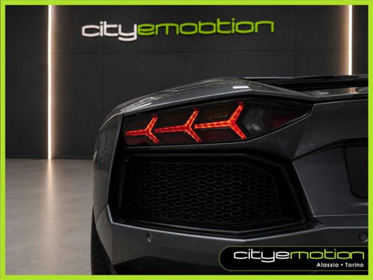 Lamborghini Aventador Coupé 6.5 V12 LP700-4 (4)