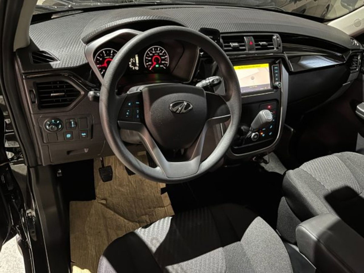 Mahindra KUV100 1.2 K8 m-bifuel (8)