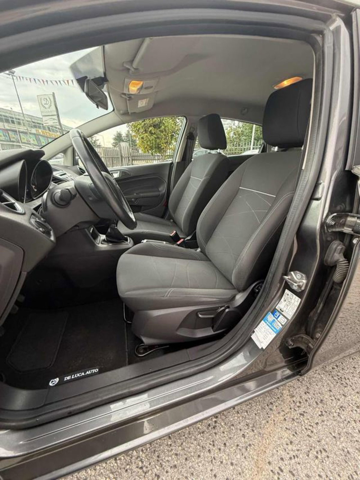 Ford Fiesta 1.5 TDCi 75CV 5 porte Titanium (12)