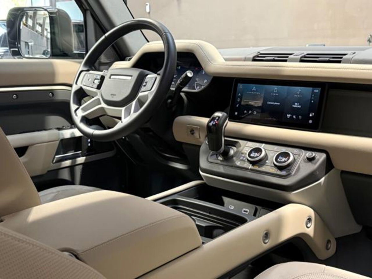 Land Rover Defender 110 3.0D I6 250 CV AWD Auto Commercial SE (15)