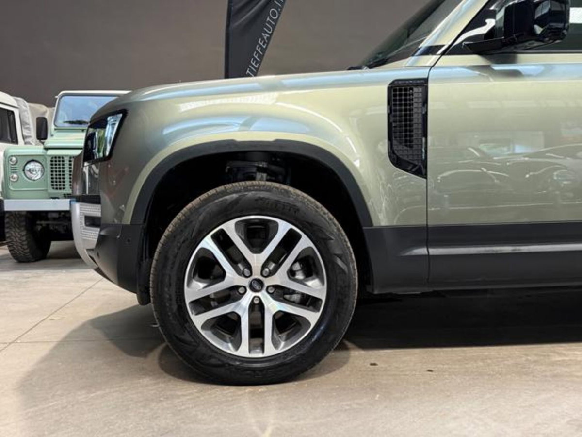 Land Rover Defender 110 3.0D I6 250 CV AWD Auto Commercial SE (7)