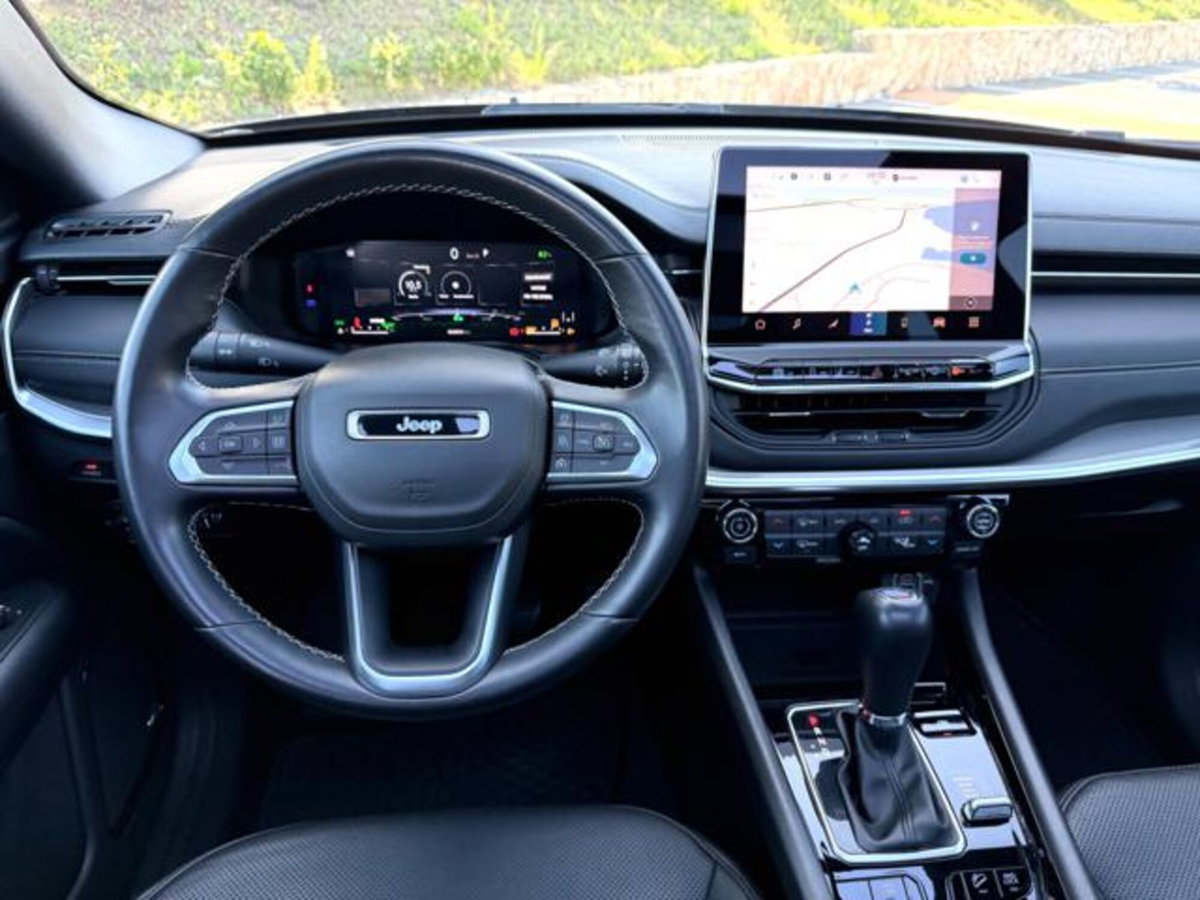 Jeep Compass full-electric Overland 4xe 375cv auto (14)