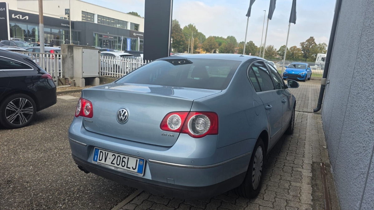 Volkswagen Passat 2.0 TDI DPF Highline (4)