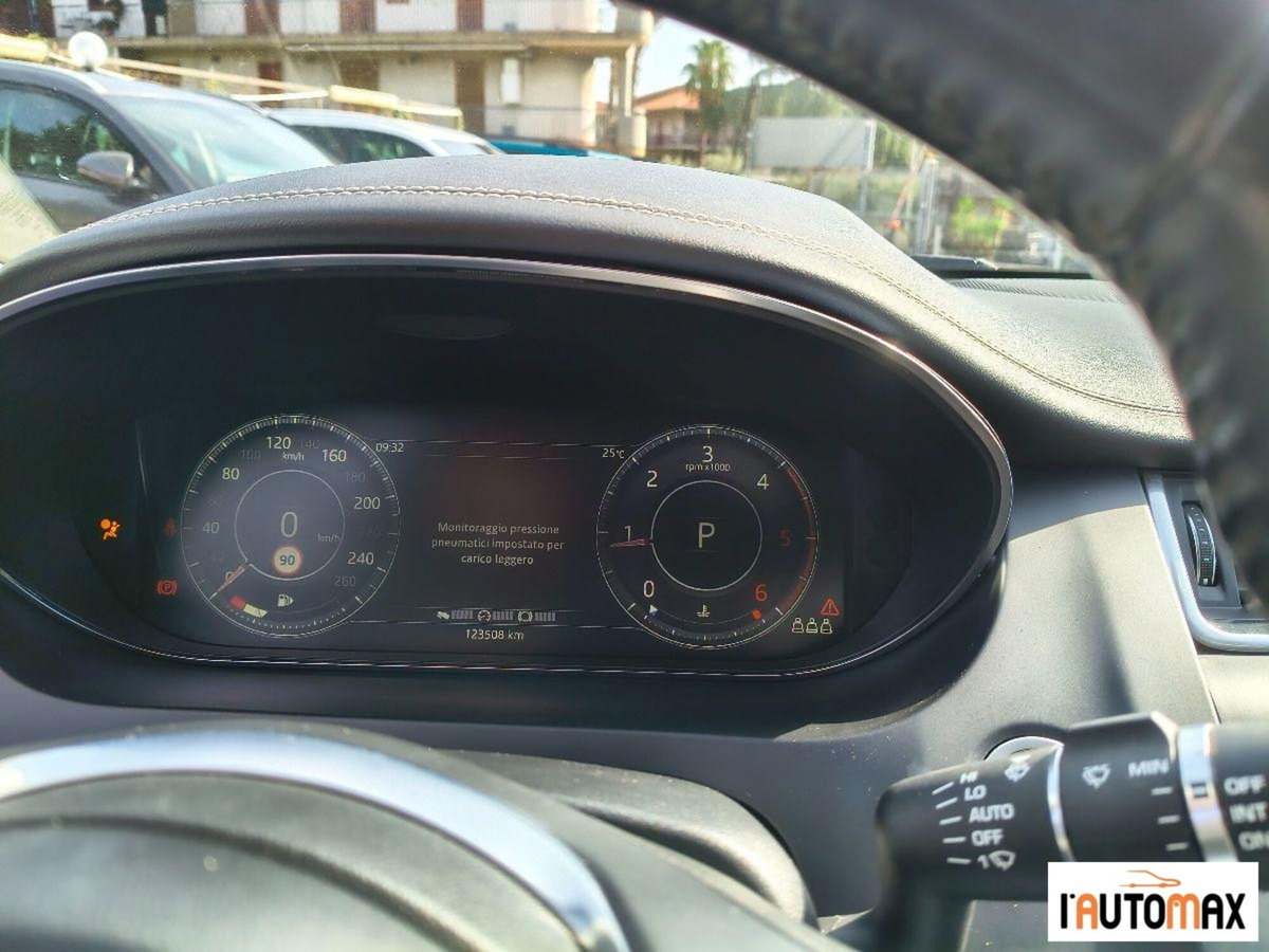 Jaguar E-Pace 2.0D 240 CV AWD aut. R-Dynamic S (9)
