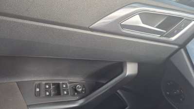 Volkswagen Polo 1.0 tsi Life 95cv (11)
