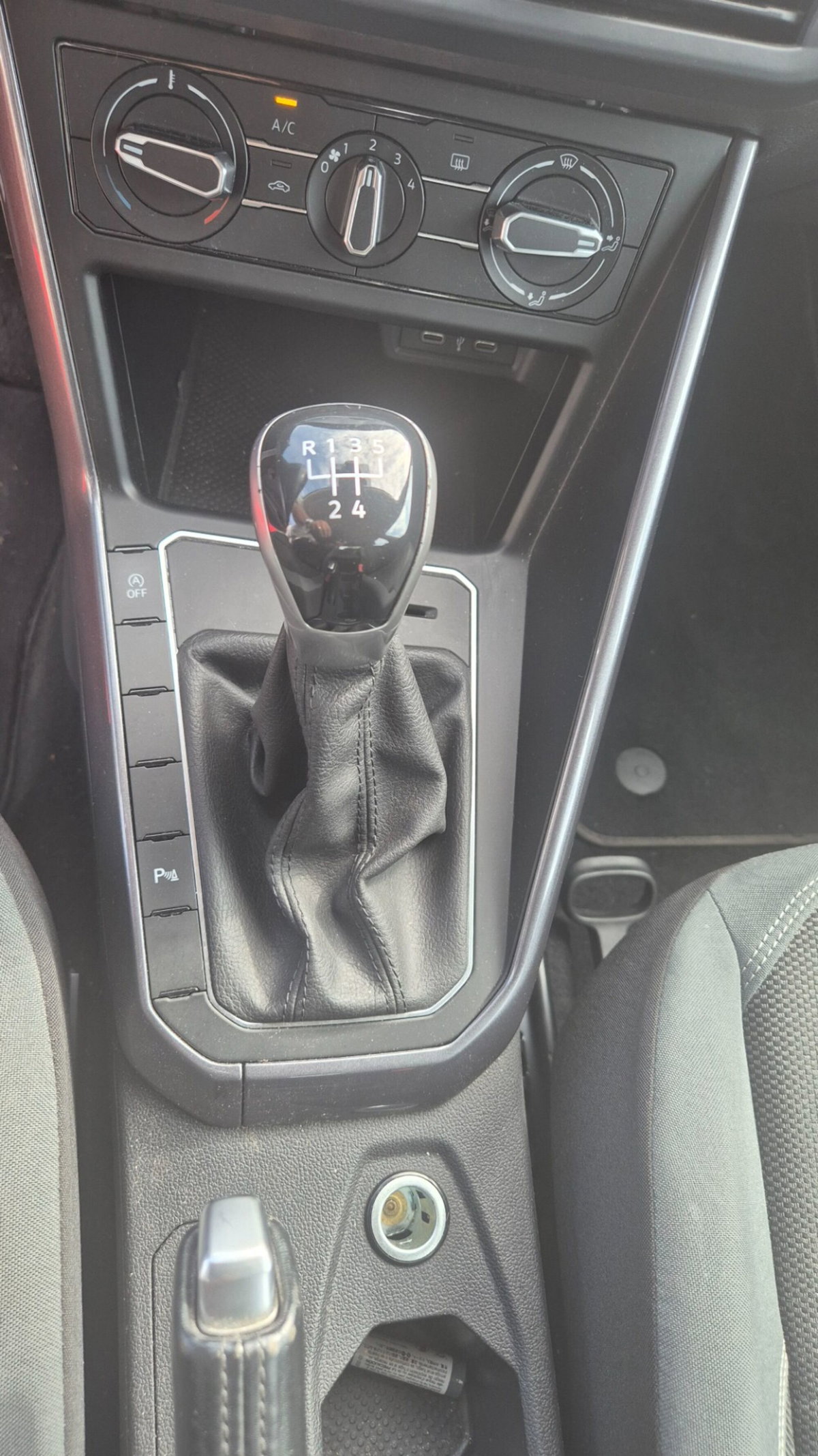 Volkswagen Polo 1.0 tsi Life 95cv (9)