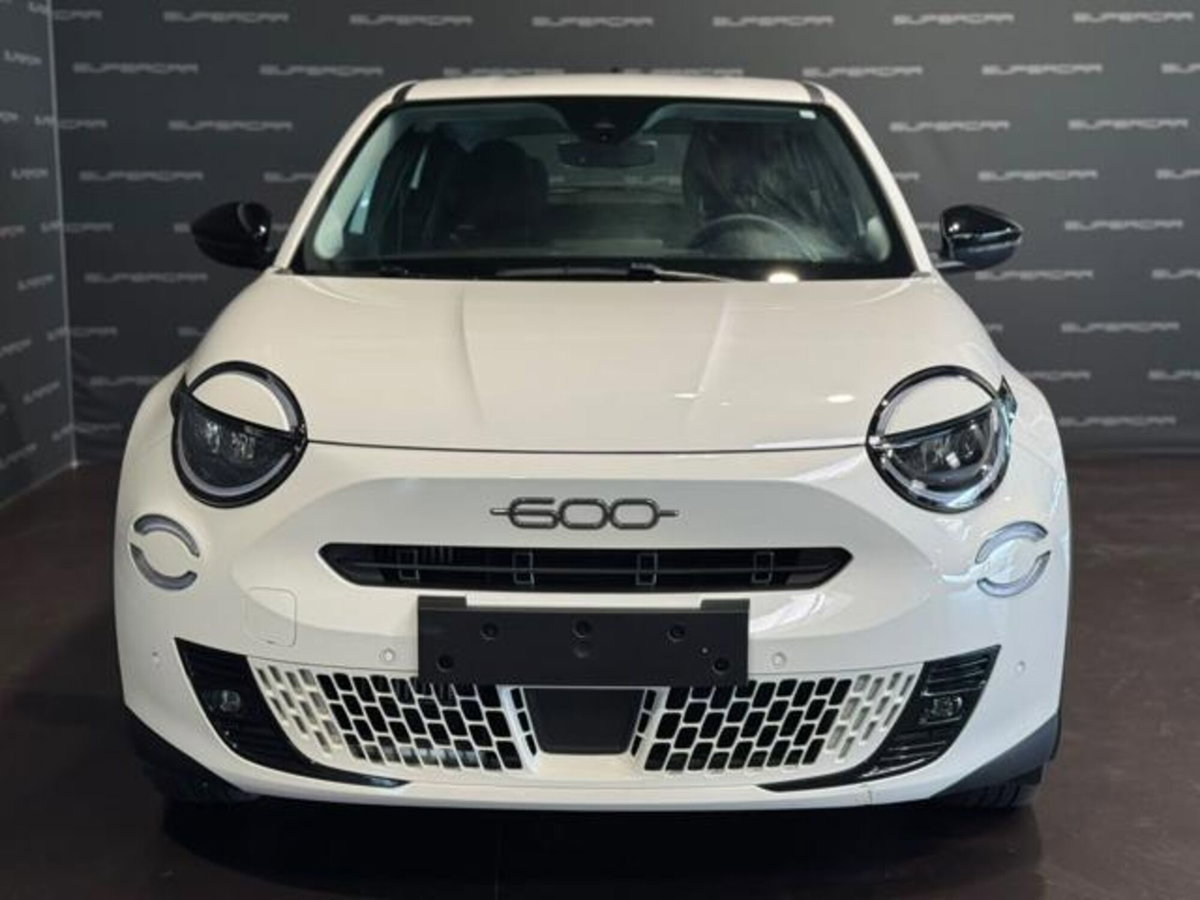 Fiat 600 1.2 hybrid Pop 145cv auto (2)