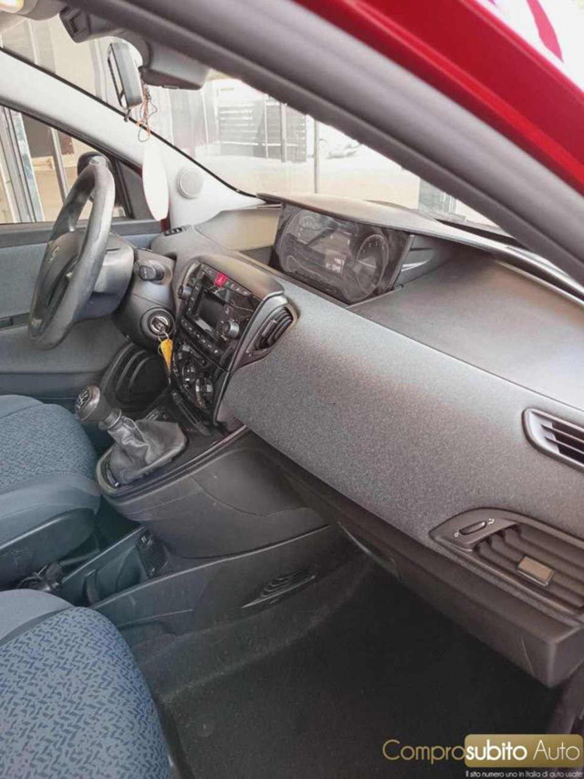 Lancia Ypsilon 1.0 FireFly 5 porte S&S Hybrid Ecochic Gold (19)