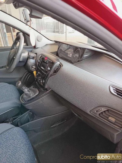 Lancia Ypsilon 1.0 FireFly 5 porte S&S Hybrid Ecochic Gold (19)