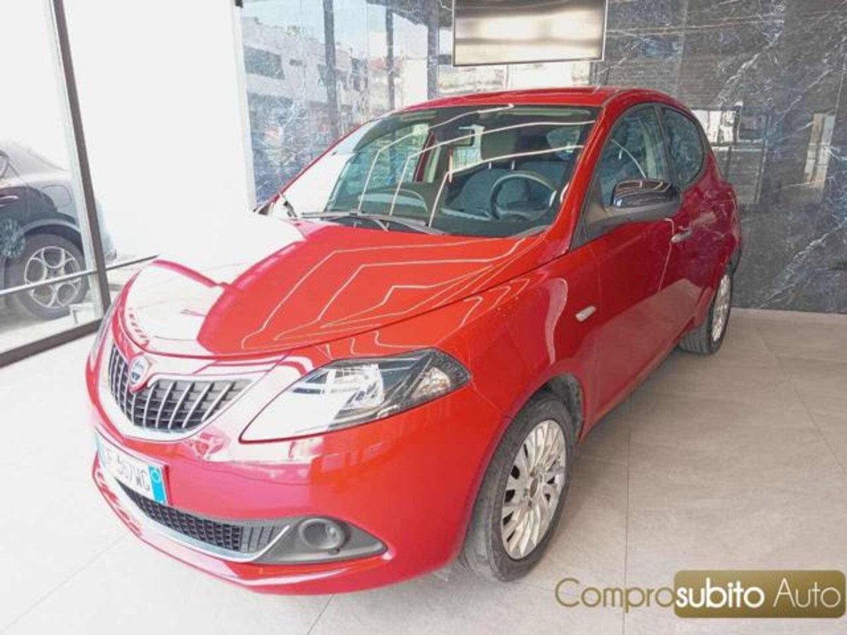 Lancia Ypsilon 1.0 FireFly 5 porte S&S Hybrid Ecochic Gold (2)