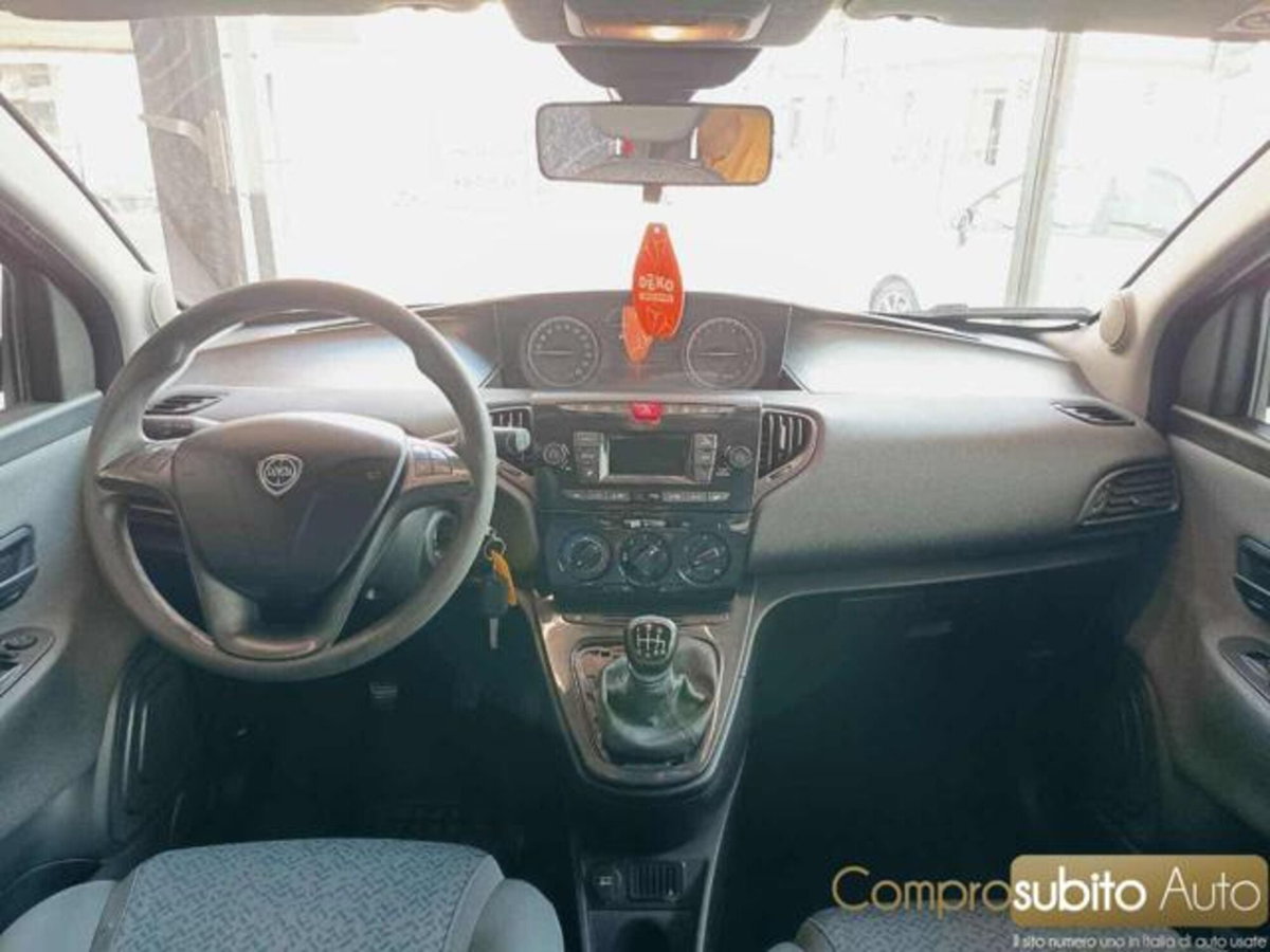 Lancia Ypsilon 1.0 FireFly 5 porte S&S Hybrid Ecochic Gold (9)
