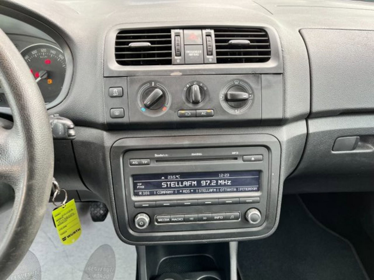 Skoda Roomster TSI 86CV Style (19)