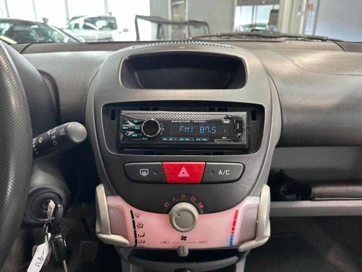 Toyota Aygo 1.0 12V VVT-i 5 porte Sol (13)