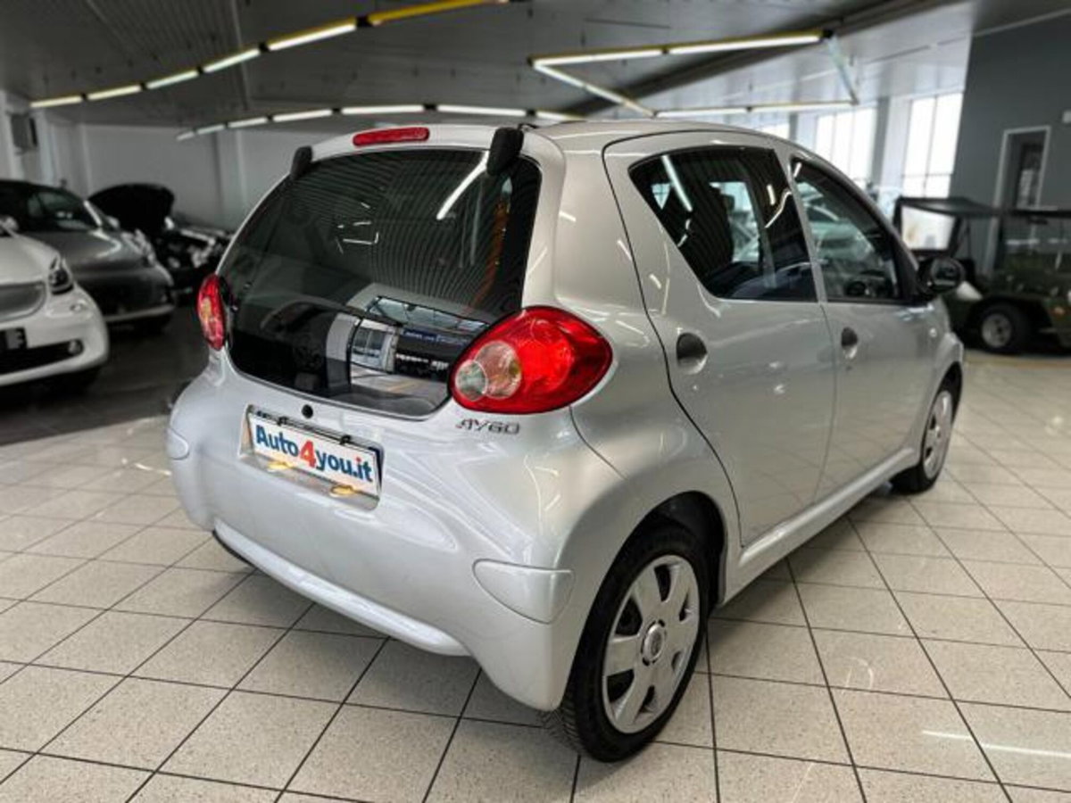 Toyota Aygo 1.0 12V VVT-i 5 porte Sol (3)