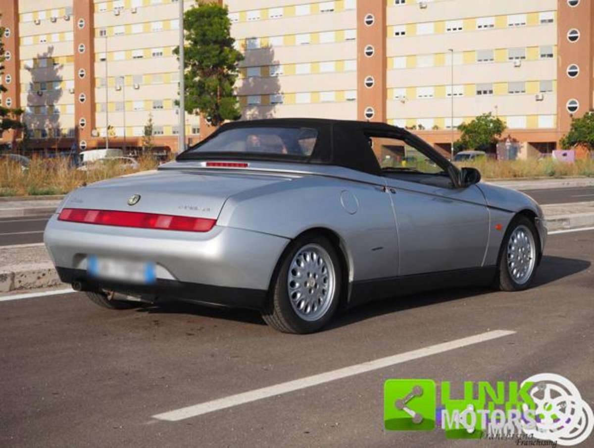 Alfa Romeo Spider 2.0i 16V Twin Spark cat (2)