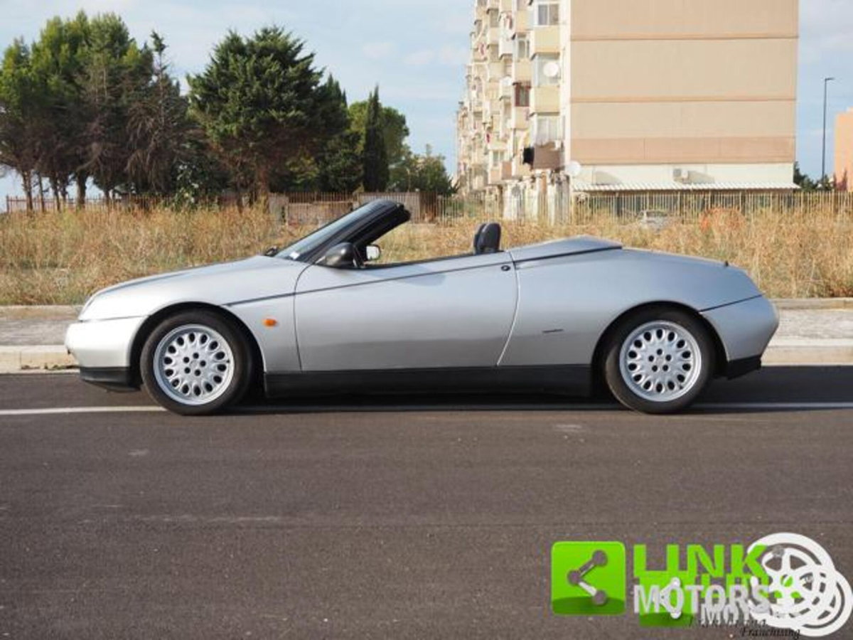 Alfa Romeo Spider 2.0i 16V Twin Spark cat (3)