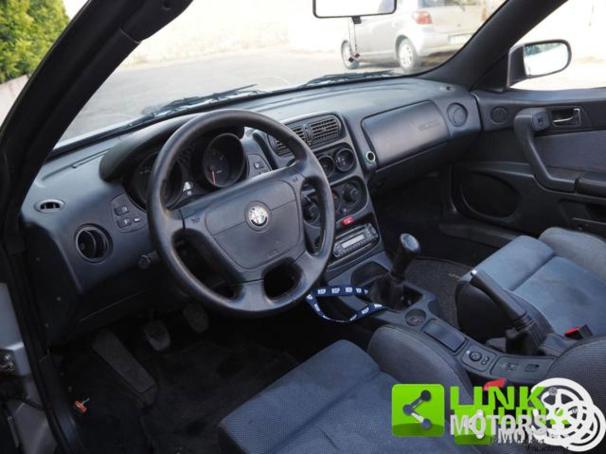 Alfa Romeo Spider 2.0i 16V Twin Spark cat (4)