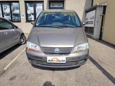 Fiat Idea 1.2 16V BlackLabel (2)