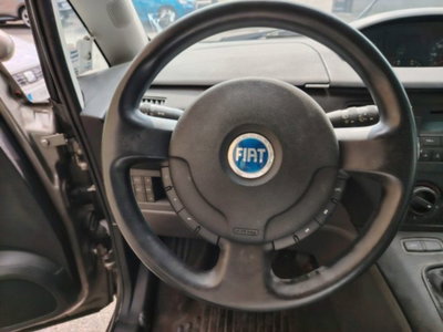 Fiat Idea 1.2 16V BlackLabel (9)