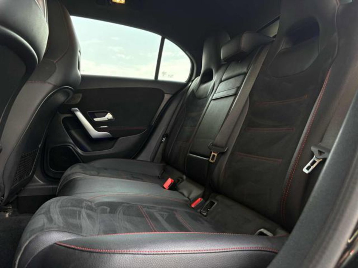 Mercedes-Benz Classe A Sedan 180 d Automatic 4p. Premium (19)