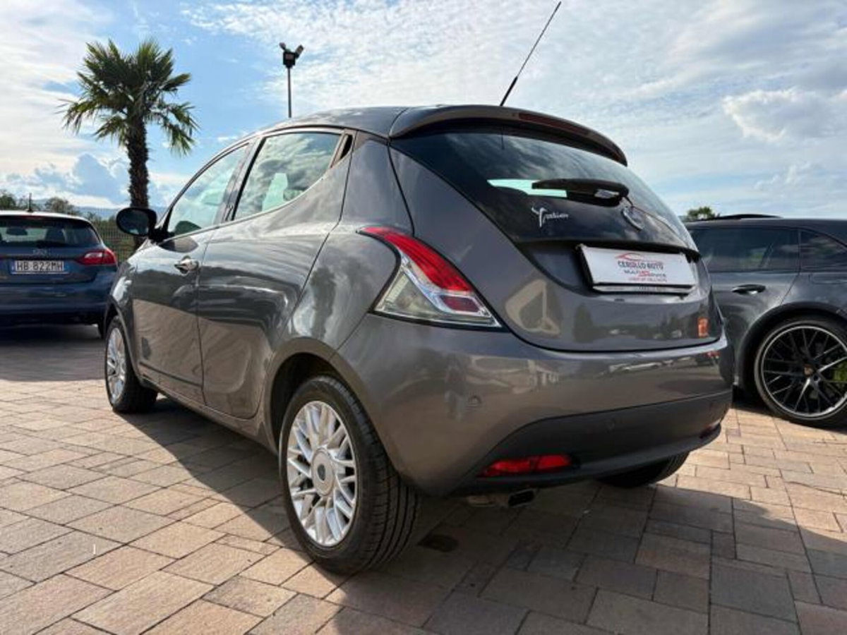 Lancia Ypsilon 1.2 69 CV 5 porte GPL Ecochic Platinum (4)