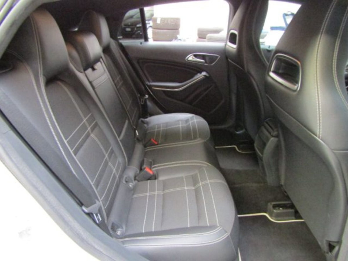 Mercedes-Benz CLA Shooting Brake 180 d Automatic Sport (13)