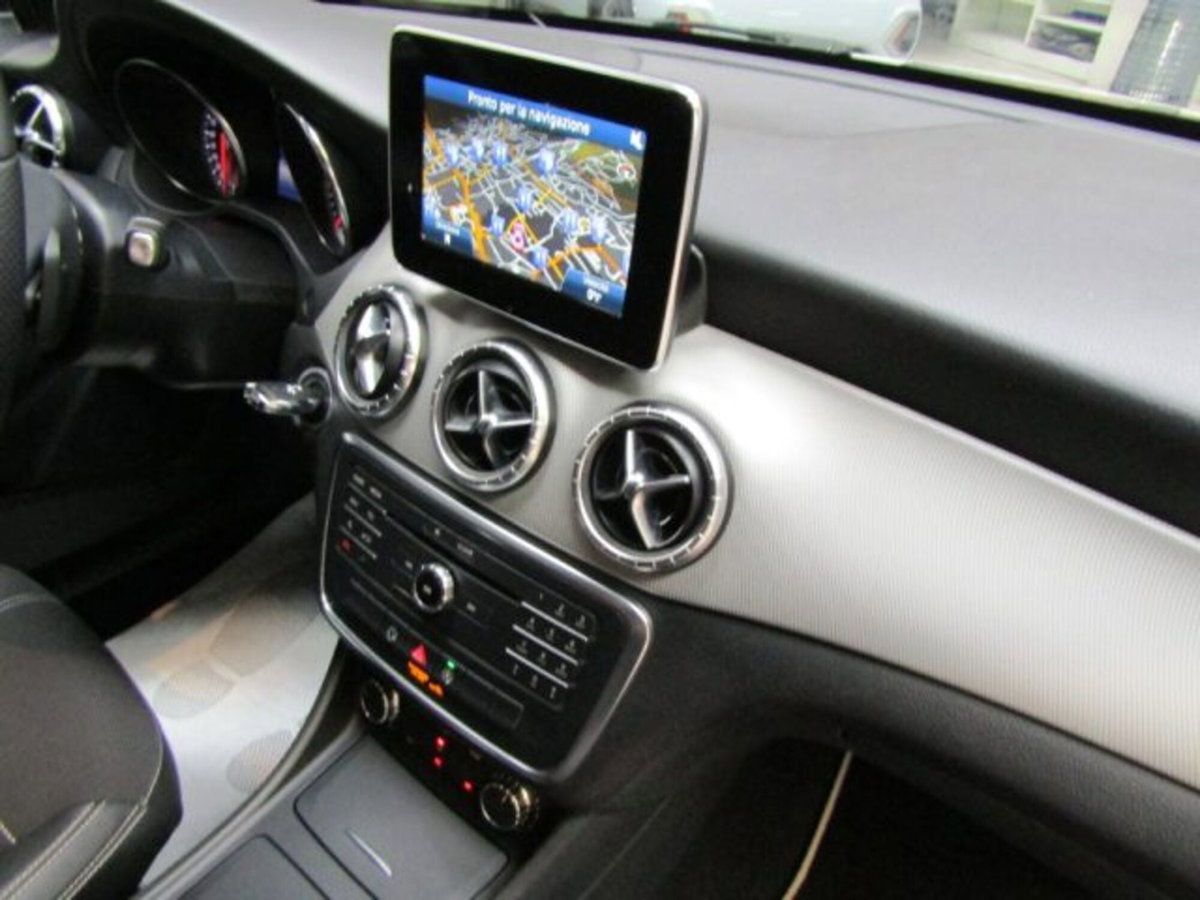 Mercedes-Benz CLA Shooting Brake 180 d Automatic Sport (17)
