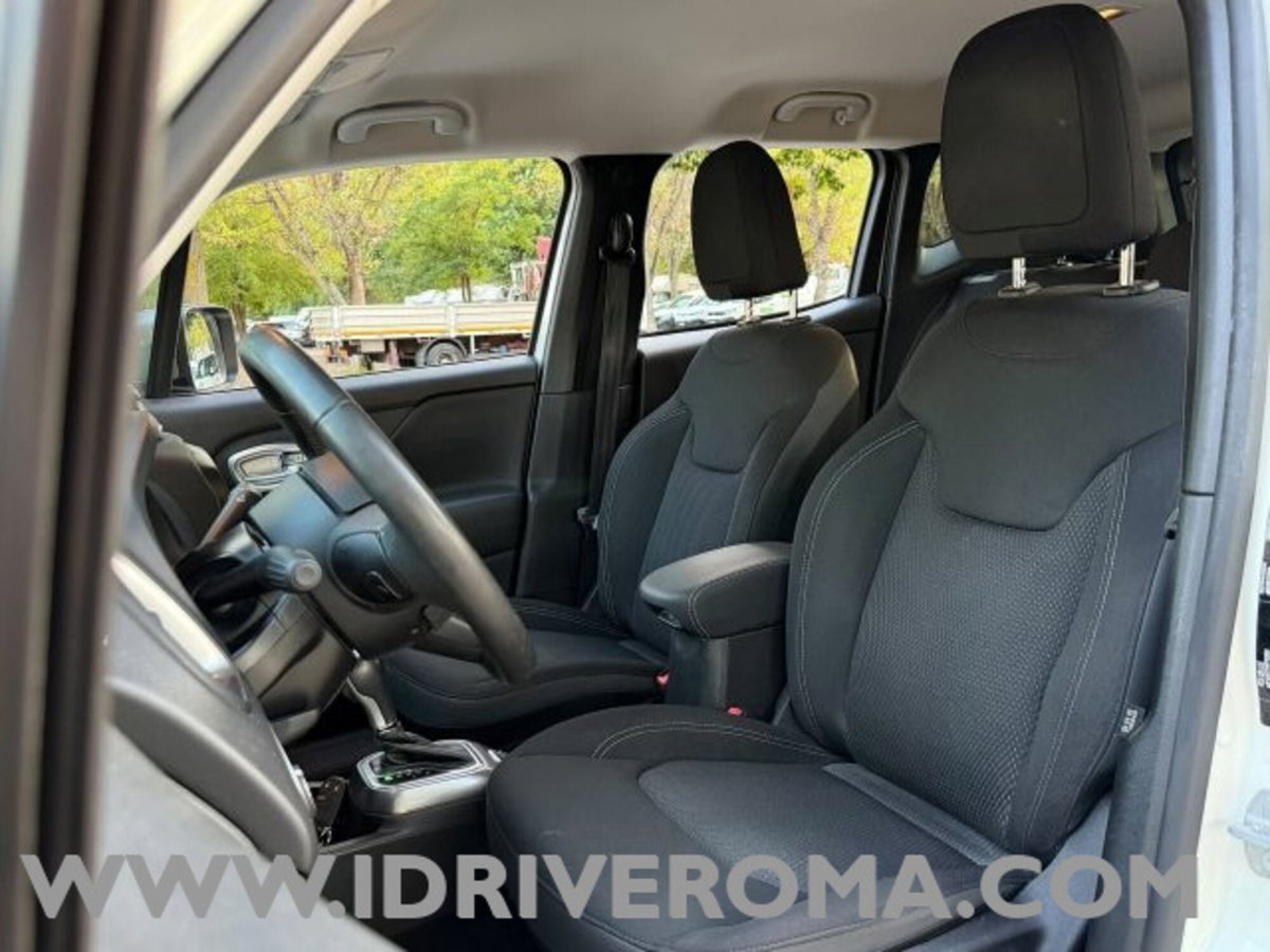 Jeep Renegade 1.3 T4 DDCT Limited (11)