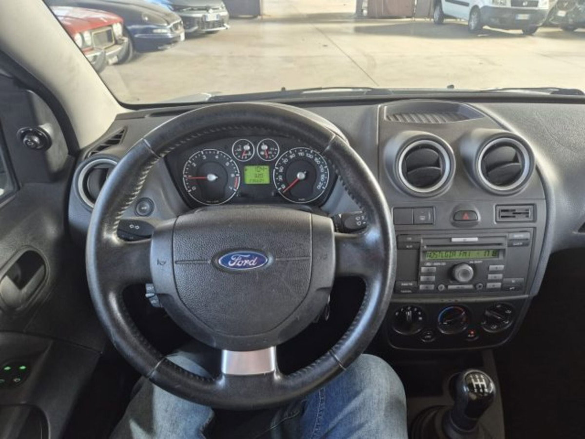 Ford Fiesta 1.2 16V 5p. Ghia (10)
