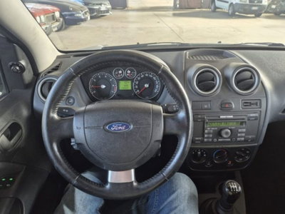 Ford Fiesta 1.2 16V 5p. Ghia (10)