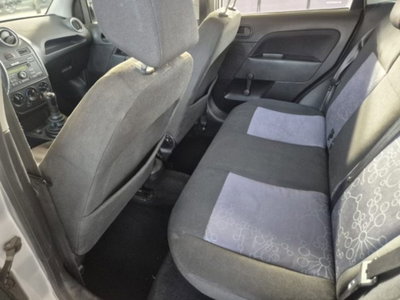 Ford Fiesta 1.2 16V 5p. Ghia (13)