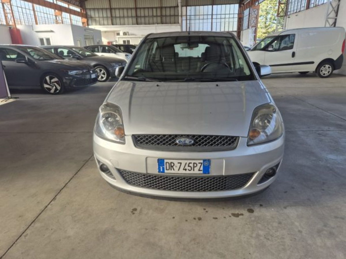 Ford Fiesta 1.2 16V 5p. Ghia (2)