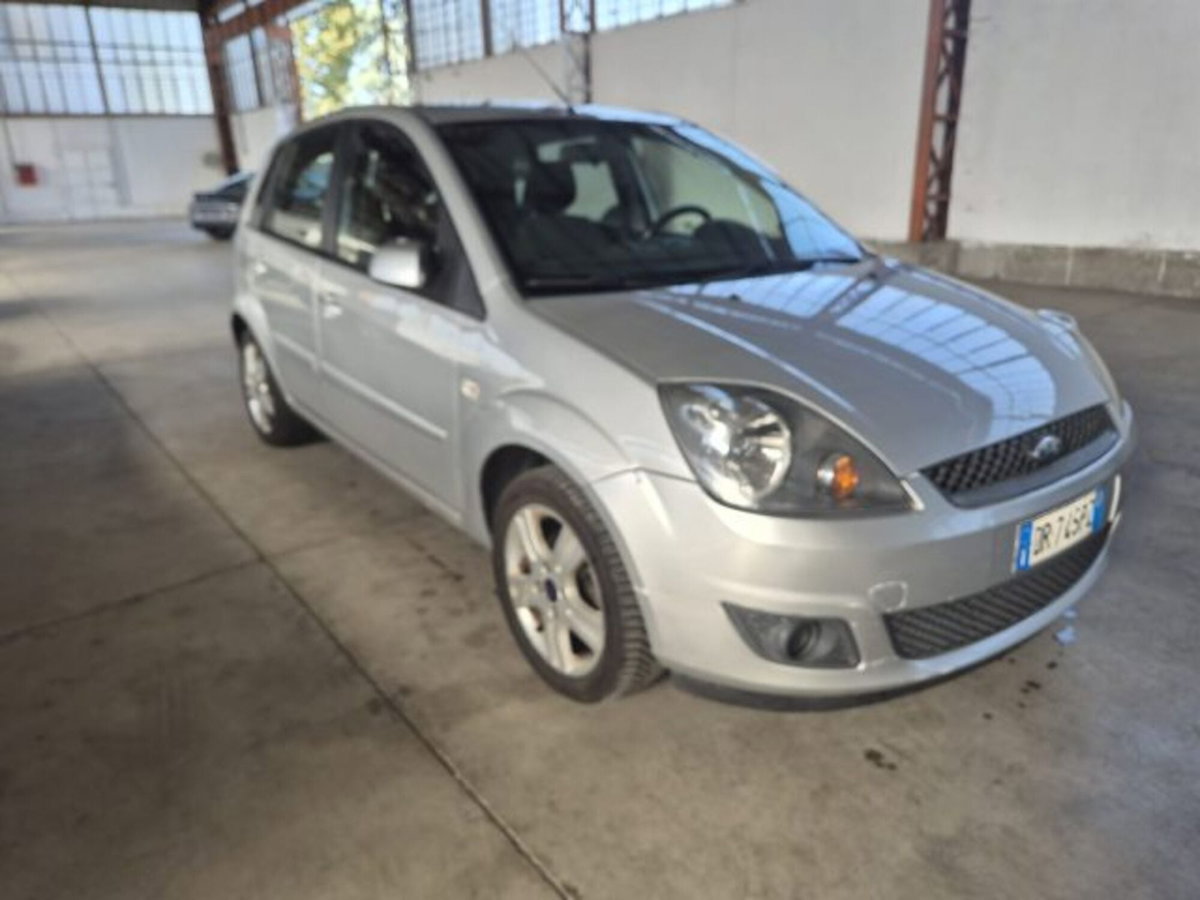 Ford Fiesta 1.2 16V 5p. Ghia (3)