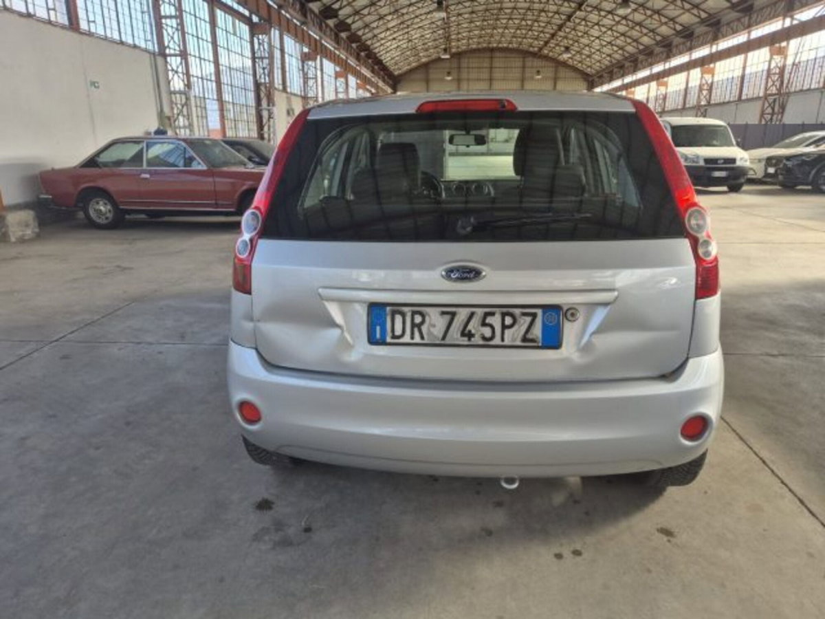 Ford Fiesta 1.2 16V 5p. Ghia (6)