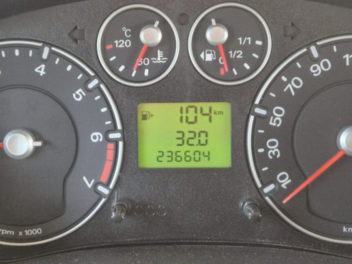 Ford Fiesta 1.2 16V 5p. Ghia (9)