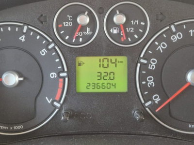 Ford Fiesta 1.2 16V 5p. Ghia (9)