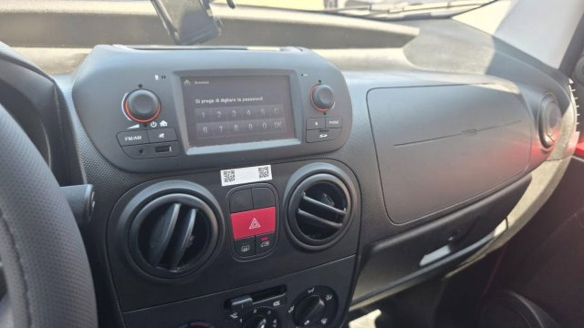 Fiat Fiorino 1.3 MJT 95CV Combi Semi Adventure (13)